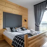 Basen Z Podgrzewana Woda Jacuzzi Dmuchaniec Sala Zabaw Wszystko W Cenie Pobytu