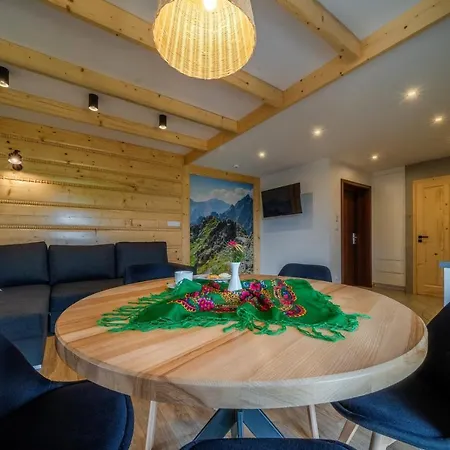 Rabian-ski: Mountain Retreat With Heated Pool & Family Fun