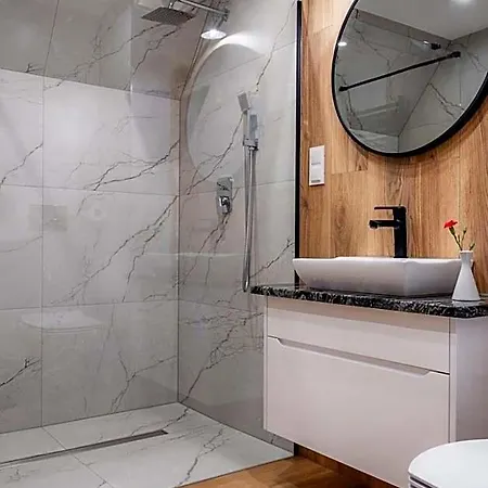 Basen Z Podgrzewana Woda Jacuzzi Dmuchaniec Sala Zabaw Wszystko W Cenie Pobytu Lägenhetshotell 4*
